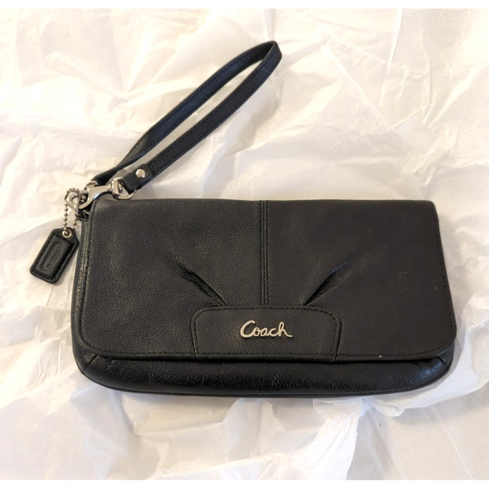 COACH ASHLEY BLACK PLEATED LEATHER FLAP WRISTLET 2 POSITION STRAP EUC CHIC TWIST